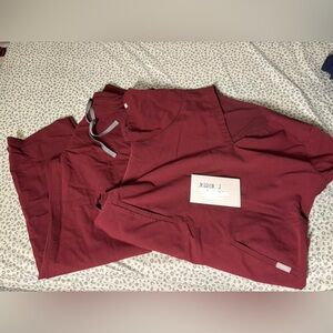 FIGS BURGUNDY SET 
 Casma 3 pocket scrub top- L
Livingston Basic scrub pant - M
